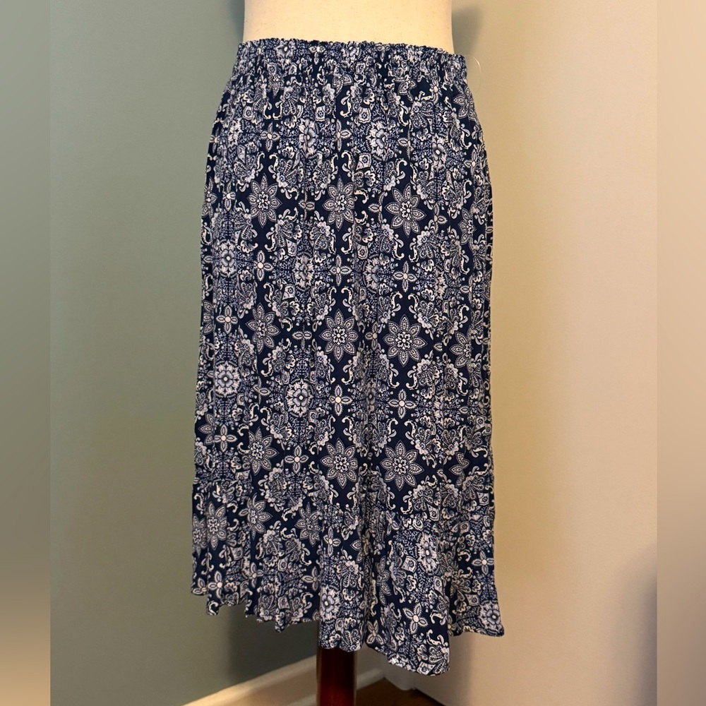 Women’s Westport midi skirt. Size Small. Blue and white design.